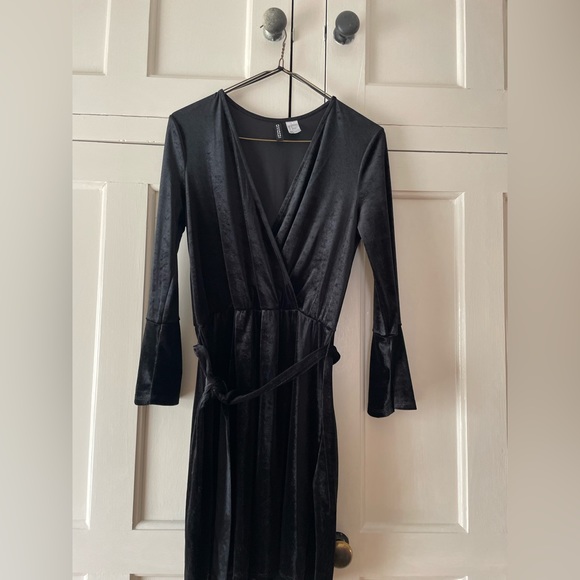 H&M Black Velvet Wrap dress - Picture 1 of 10